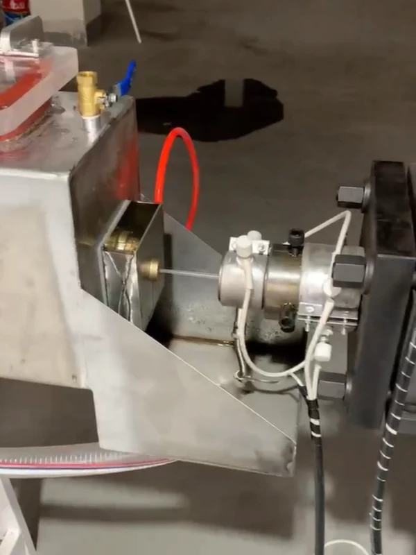 Extrusion die head before downstream calibration and cooling equipment