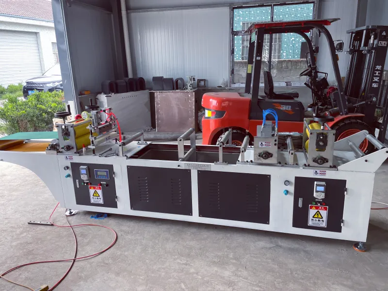 Slitting and downstream finishing station preparing flat TPE bands for perforation or fixed-length cutting on a TPE tourniquet extrusion line