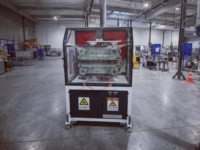 Transparent guarded belt haul-off machine for synchronized pulling on a PU and TPU pneumatic tube extrusion line