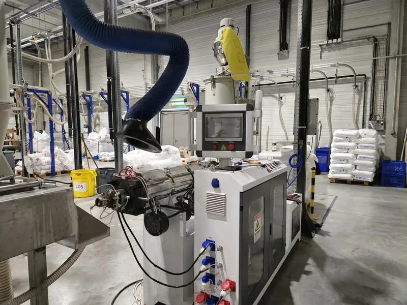 PLC controlled single screw extruder for small diameter PE and PP dip tube production