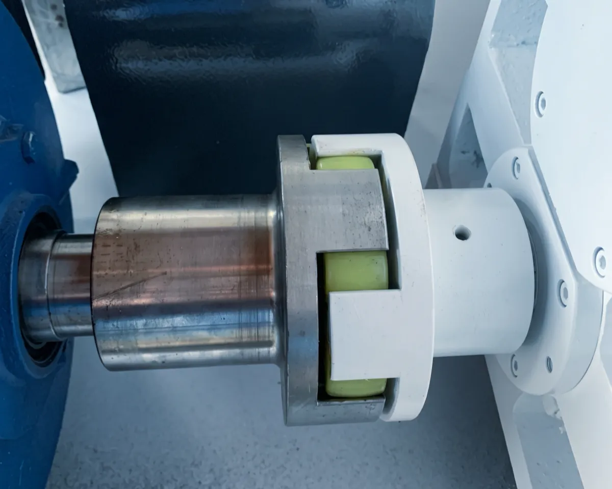 Direct coupling drive between extruder motor and gearbox